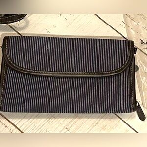 CLASSIC Thirty One wallet crossbody with brown leather trim and strap.